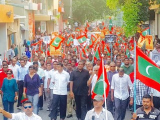 މޭޑޭގައި ނުކުތް ހާލަތު ބަދަލެއް ނުވޭ، އަލުން ސަފުތައް ރުކުރުވާލަންޖެހޭ: އަމީން