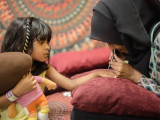 އާމަ: ހީނާފަތް އެޅުމުގެ ހުނަރުވެރިއެއް