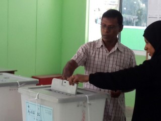 ރައްޔިތުން ނޫނެކޭ ބުނީ ސަރުކާރުގެ ސިޔާސަތުތަކަށް!