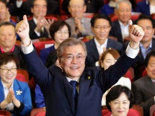 ނުކޮރެއާގެ އާ ރައީސް މޫން ޖެއި އިން ރައީސްކަމުގެ ހުވާކުރައްވައިފި