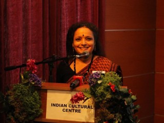 އިންޑިއާ ކަލްޗަރަލުން ސެންޓަރުން ބުދަ ދުވަހު ބޭއްވި ޝޯގައި ކޮމިޝަނަރ އަކިލޭޝް މިޝްރާގެ އަނބިކަނބަލުން ރީތީ ވާާހަކަ ދައްކަވަނީ 