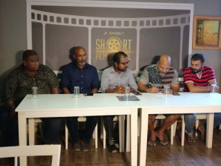 ރާއްޖެ ޓީވީގެ ކުރުފިލްމް ފެސްޓިވަލްގެ ޖަޖުންނާ އެކު ސޮއިކޮށްފި