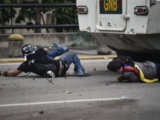 އާ ގާނޫނު ހަދާ މަޖިލިސް އިންތިޚާބާ ދިމާކޮށް އެކަމަށް އެއްވެސް "ހުރަސް" އެޅޭ މުޒާހަރާއެއް ކުރުން ވެނެޒުއޭލާގައި މަނާކޮށްފި