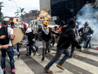 ވެނެޒުއޭލާގެ ގާނޫނު އަސާސީ އަލުން އެކުލަވާލުމުގެ މަސައްކަތް ހުއްޓުމެއް ނެތި ދަނީ ކުރިއަށް!