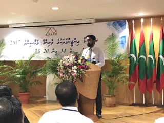 ރައްޔިތުންނަށް ހިދުމަތް ދޭން ޖެހޭނީ ކުރާ ޝަކުވާއަށް ބެލުމެއް ނެތި: އަޒްލީން