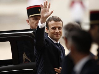 ފްރާންސްގެ އާ ރައީސް މެކްރޮން ވެރިކަމާ ހަވާލުވެވަޑައިގެންފި 