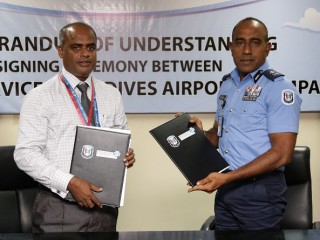 އިންސާނީ ވަސީލަތްތައް ތަރައްގީ ކުރުމަށް އެއާރޕޯޓް ކުންފުންޏާއި ފުލުހުން އެއްބަސްވުމެއްގައި ސޮއިކޮށްފި