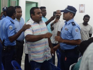 ކުރިނބީ ވޯޓު ފޮށި ތިން ފަހަރު ނުގުނަން: އަކްރަމް