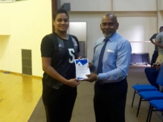 އޮފީސް މުބާރާތުގެ އަންހެން ބައިގެ ފައިނަލަށް ޕޮލިހާއި ޔޫތު މިނިސްޓްރީ