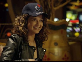 "ސިމްރަން"ގެ ޓީޒާގައި ކަންގްނާގެ މޮޅު އެކްޓިން