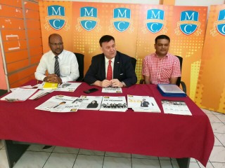 މަންދު ކޮލެޖާއި މެލޭޝިއާގެ ބްރިކްފީލްޑްސް އޭޝިއާ ކޮލެޖާއެކު އެމްއޯޔޫއެއްގައި ސޮއެކޮށްފި