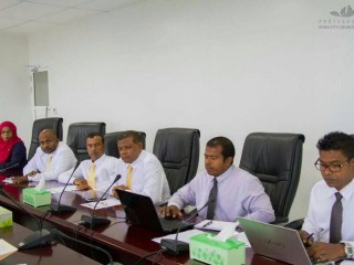 ލާމަރުކަޒީ ނިޒާމު ފުނޑުފުނޑުކޮށްލުމަށް ސަރުކާރަށް ދޫ ނުދިނުމަށް ސިޓީ ކައުންސިލަރުންގެ ކިބައިން ރައީސް ނަޝީދު އެދިވަޑައިގެންފި