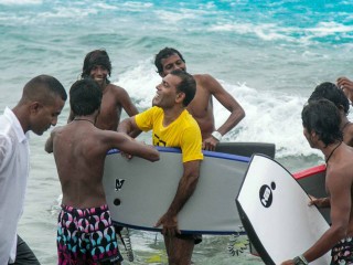 ރާޅާއަޅާ ޒުވާނުންތަކަކާއެކު ރައީސް މުހައްމަދު ނަޝީދު