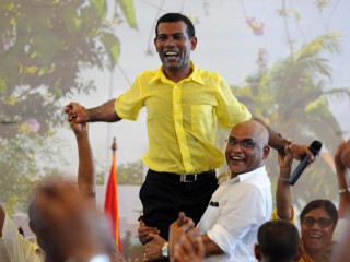 2012 ވަނަ އަހަރު ބޭއްވި އެމްޑީޕީގެ އެއްވުމެއްގައި ރައީސް މުހައްމަދު ނަޝީދު އެމަނިކުފާނުގެ ސްޕޯޓަރުންނާއެކު