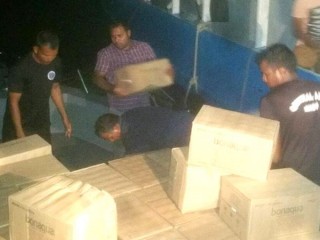 ލ.ފޮނަދޫ ނެރުމައްޗަށް މުދާ އުފުލާ ބޯޓެއް އަރައިފި