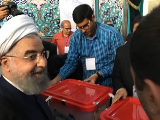 އީރާނުގެ ރިޔާސީ އިންތިޚާބުގައި މިހާރުގެ ރައީީސް ހަސަން ރޫހާނީ ބޮޑުތަފާތަކުން ކުރި ހޯއްދަވައިފި