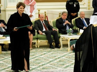 ޓްރަމްޕްގެ ސައުދީ ދަތުރުފުޅު: ފުރަތަމަ ދުވަހު 280 ބިލިއަން ޑޮލަރުގެ ވިޔަފާރި އެއްބަސްވުން!