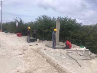 ހިތަދޫ ބަނދަރަށް ފެން ފޯރުކޮށްދިނުމުގެ މަސައްކަތް ފުލުހުން ހުއްޓުވައިފި