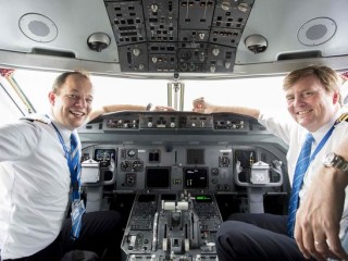 ނެދަރލޭންޑްގެ ރަސްގެފާނު ކޭ.އެލް.އެމް.ގެ ޕައިލެޓްކަން ކުރައްވާކަން އެނގޭތަ؟