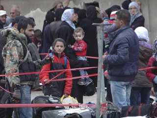 ހޮމްސް ސިޓީގައި ދިން ކާރު ބޮމުގެ ހަމަލާއެއްގައި ހަތަރު މީހުން މަރުވެއްޖެ