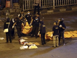 އިންޑޮނީޝިއާގެ ޖަކާޓާގައި ދިން ބޮމުގެ ހަމަލާއެއްގައި ތިން މީހުން މަރުވެ 10 މީހުން ޒަޚަމްވެއްޖެ