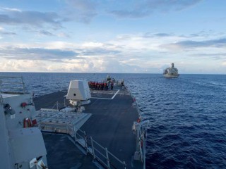 ދެކުނު ޗައިނާ ކަނޑުގައި ޗައިނާއިން އުފައްދާފައިވާ ރަށްތަކުގެ ކައިރިއަށް އެމެރިކާ މަނަވަރެއް ދަތުރުކޮށްފި