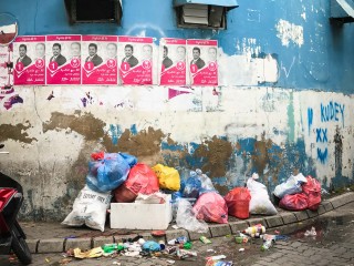 މާލޭގެ މަގުމައްޗަށް ކުނިތަކެއް އުކާލާފައި