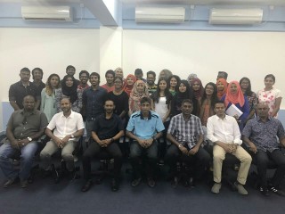 ގައުމީ ހޭންޑްބޯލް ކޯޗާއެކު ހޭންޑްބޯލްގެ ރައީސް އާއި އެކްސްކޯގެ މެމްބަރުންގެ އިތުރުން ކުޅުންތެރިން 