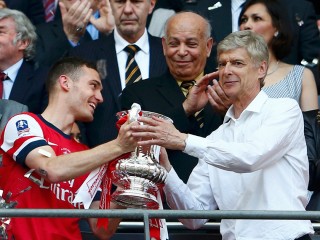 އަނެއްކާވެސް އާސެނަލްގެ ކޯޗުގެ މަގާމުގައި ވެންގާ ބެހެއްޓުމަށް ނިންމައިފި