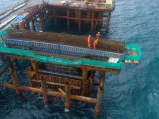 ބްރިޖުގެ އިތުރު ތަނބުތަކަށް ކޮންކްރިޓް އެޅުމުގެ މަސައްކަތް ދަނީ ކުރިއަށް: މިނިސްޓަރު