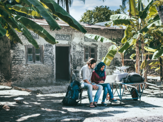 އުރީދޫ އިން "ޓޫ ތައުސަން އައިލްސް"އާ އެކު އެއްބަސްވުމެއްގައި ސޮއިކޮށްފި