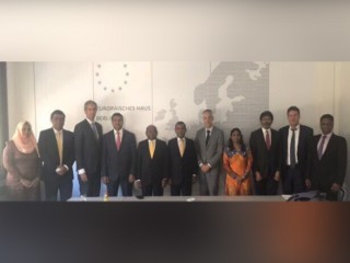 އިދިކޮޅު ޕާޓީތަކުގެ ވަފުދުން ޔޫރަޕިއަން ކޮމިޝަންގެ މަންދޫބުންނާއި ބައްދަލުކުރައްވައިފި