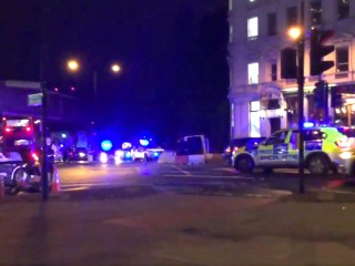 ލަންޑަން ބްރިޖުގައި ވޭނަކުން މީހުންގައިގައި ޖައްސައިގެން ހަމަލާ ދީފި