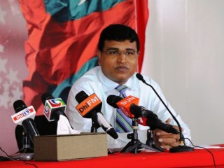 ލީޑަރުން ހައްޔަރުކުރާވަރަކަށް ޔާމީންގެ މަގުބޫލުކަން ދާނީ ފަނޑުވަމުން، އިދިކޮޅުން ރޭސް ނިންމައިފި: އަމީން