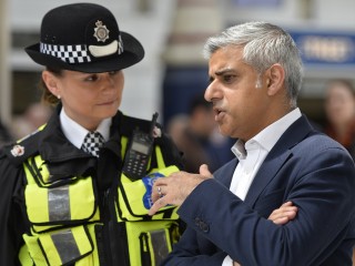 ލަންޑަންގައި ހޮނިހިރު ދުވަހު ދިން ޓެރެރިސްޓް ހަމަލާގައި މަދުވެގެން 7 މީހުން މަރުވެ 48 މީހުން ޒަޚަމްވި