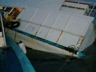 ލ ދަނބިދޫ ފަޅަށް ވަންނަން އުޅުނު ބޯޓެއް ފަރަށް އަރައިފި