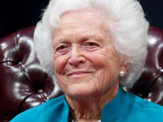 އެމެރިކާގެ ކުރީގެ ފަސްޓްލޭޑީ ބާބަރާ ބުޝް އަށް 92 އަހަރުފުޅު ފުރުން ފާހަގަކޮށްފި