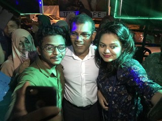 Nasheed meets MDP members in Colombo