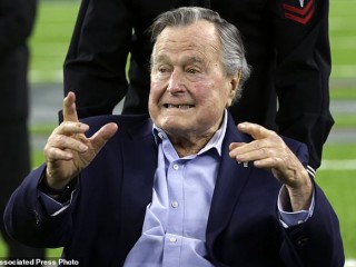 އެމެރިކާގެ ކުރީގެ ރައީސް ބުޝް 93 ވަނަ އުފަންދުވަސް ފާހަގަ ކުރައްވަނީ