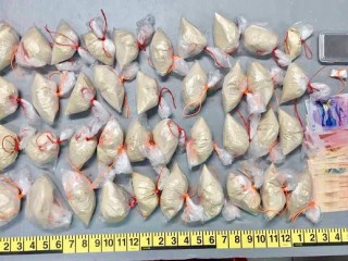 ގިނަ ޢަދަދެއްގެ މަސްތުވާތަކެއްޗާއި ފައިސާއާއެކު ދެ މީހަކު ހައްޔަރުކޮށްފި