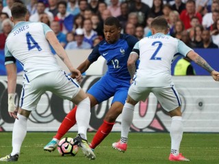 ޑެމްބެލޭގެ ތާރީހީ ލަނޑާ އެކު އިންގްލޭންޑް އަތުން ފްރާންސް އަށް މޮޅެއް 