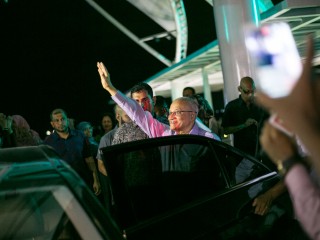 ރައީސް މައުމޫން އެމަނިކުފާނުގެ ސަޕޯޓަރުންނަށް ހަނާ އަޅުއްވަނީ