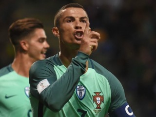 ޓެކްސް އަށް މަކަރުހަދާ އޮޅުވާލުމުގެ ދައުވާއާ ގުޅިގެން ރޮނާލްޑޯ ކޯޓަށް 