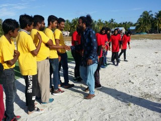 ޓެޕްކޮން އަދި ބައިސަން ބައްދަލުކުރި މެޗު ފެށުމުގެ ކުރިން 