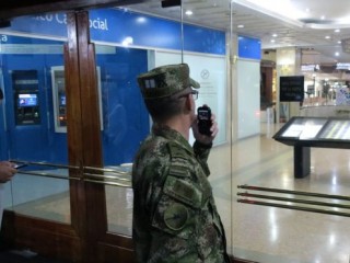 ކޮލަމްބިއާގެ ޝޮޕިން ސެންޓަރެއްގައި އެއްޗެއް ގޮއްވާލައިގެން ތިން މީހުން މަރުވެއްޖެ