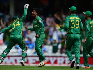 ބޮޑު މޮޅަކާއެކު އިންޑިއާ ބަލިކޮށް، ޕާކިސްތާނުން އައިސީސީ ޓްރޮފީ އުފުލާލައިފި