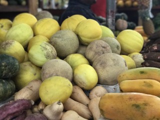 މާރުކޭޓުގައި މެލަން ތިޔާގި، ކަރާ ލިބެން ހުރީ ވަރަށް މަދުން!