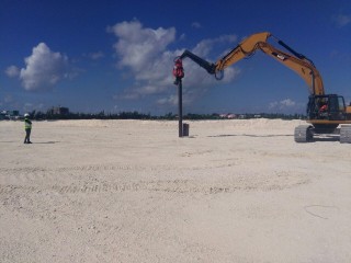 އެއާޕޯޓްގެ ބިން ހިއްކައި ޝީޓް ޕައިލްކުރުމުގެ މަސައްކަތް ފަށައިފި