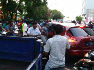 އެމްއާރުޑީސީގެ ކުރީގެ އެމްޑީ ނިމާލް ދުއްވި ވެހިކަލް ޓެކްސީއެއްގައި ޖެހި ހިނގި އެކްސިޑެންޓް