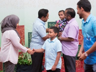 ރައީސް ޔާމީނާއި އެމަނިކުފާނުގެ އަނބިކަނބަލުން ފާތިމަތު އިބްރާހިމް އީދު ސަލާމް ކުރައްވަނީ 